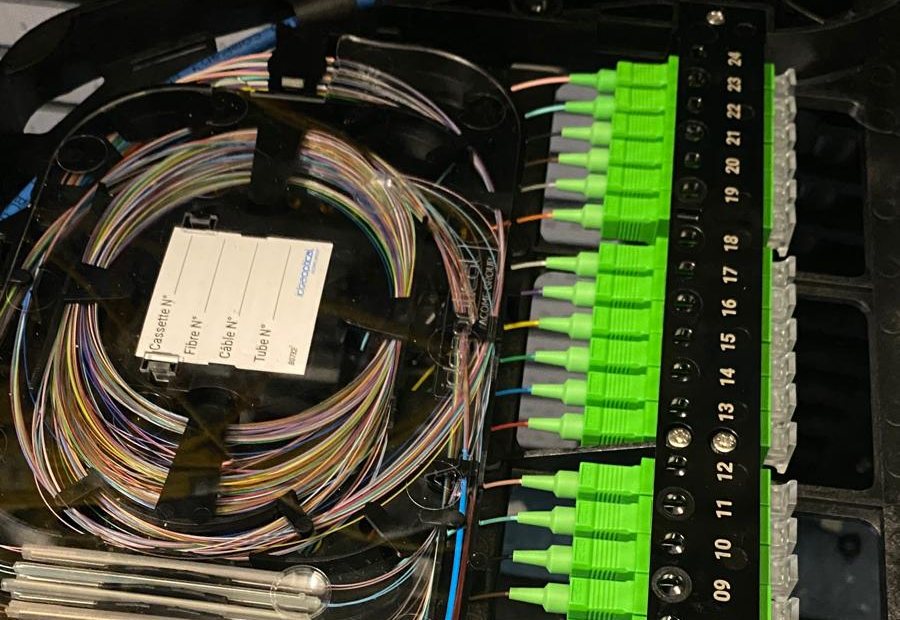 Soudures et organisation des fibres dans un tiroir optique en centrale