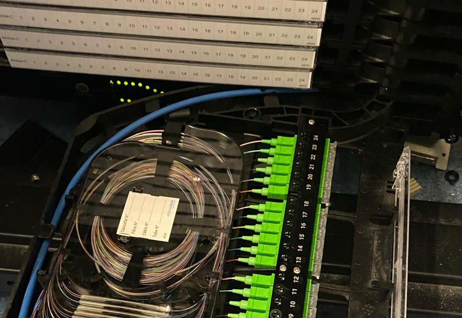 Vue d’ensemble d’un tiroir optique raccordé et organisé par TG Optique